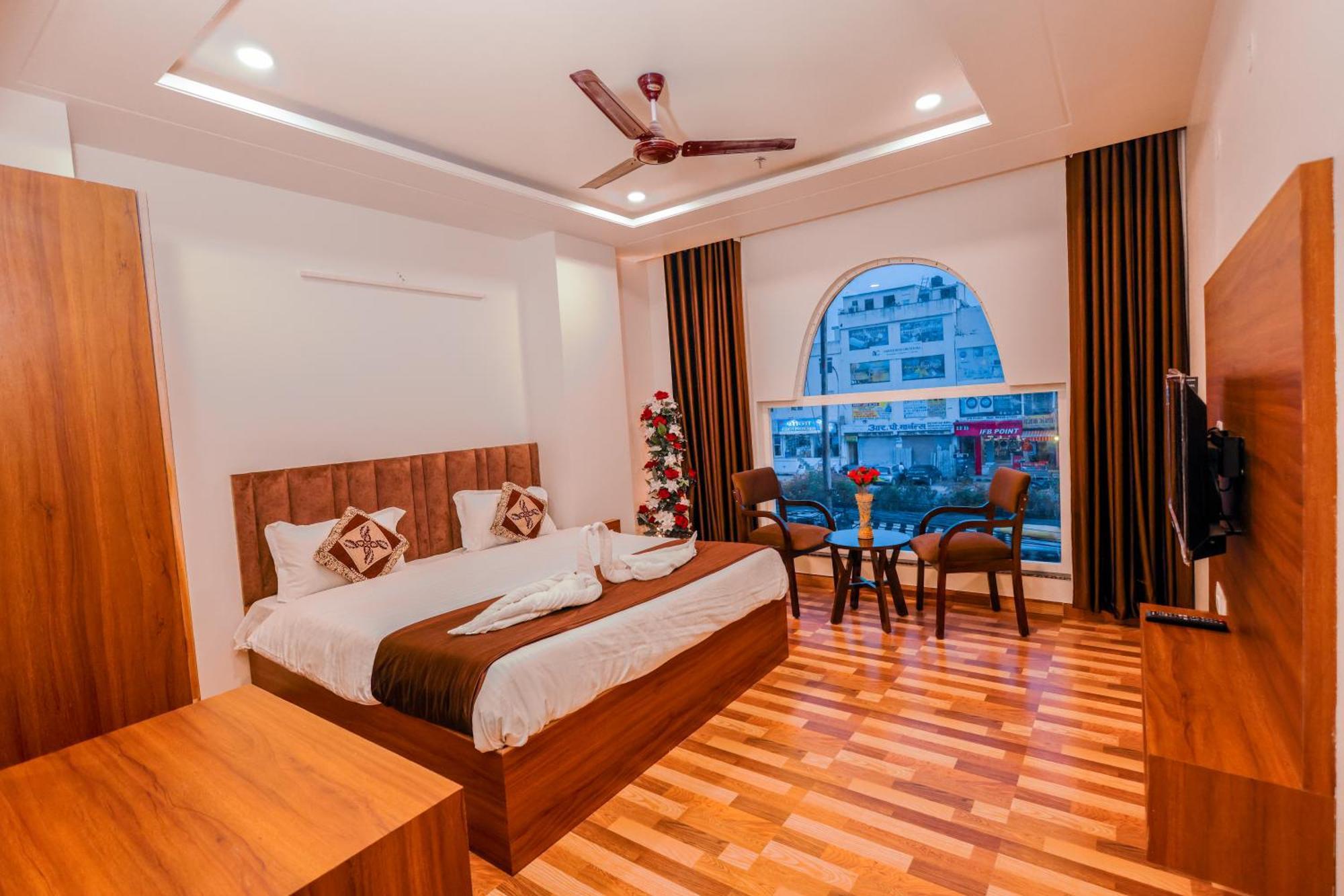 Hotel Lalita Palace Jaipur Bagian luar foto